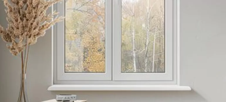 Vinyl Window Stool in Key West, FL